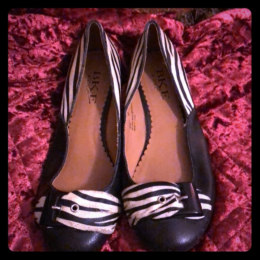 BKE Brand Zebra Print & Black Flats